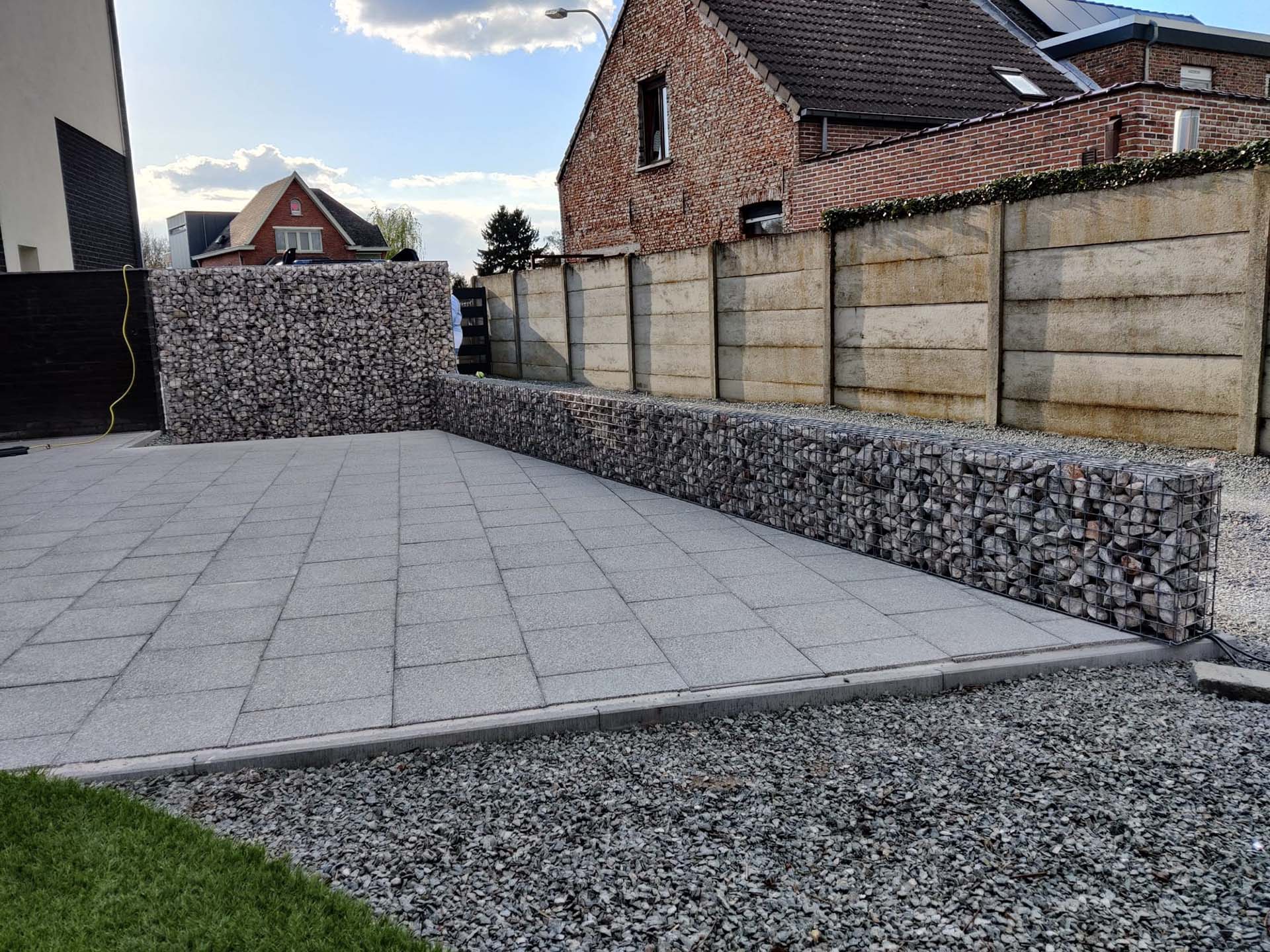 Tuinproject met terras en steenkorven